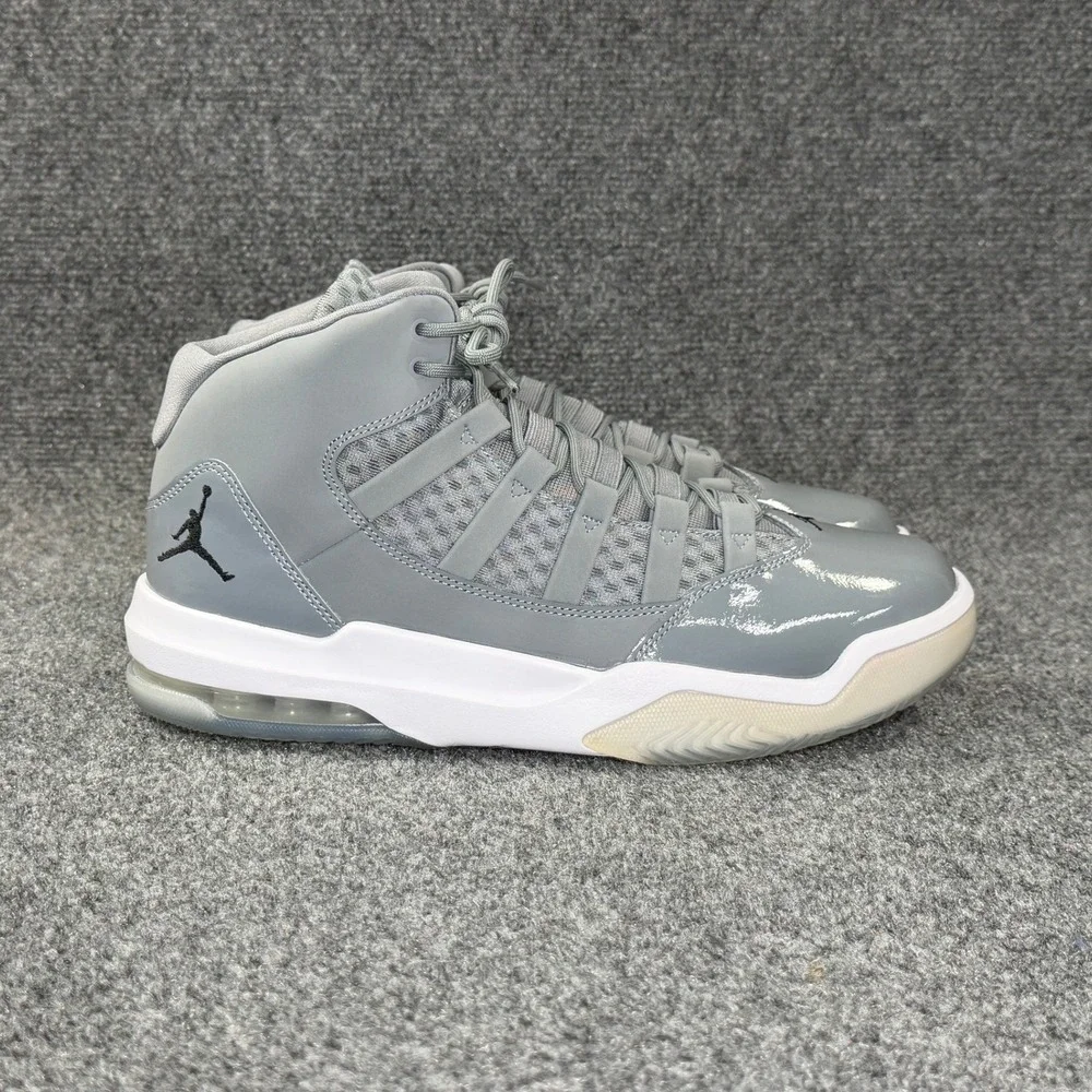 Jordan Max Aura Basketball Shoes Men's 10 Cool Grey White Athletic Retro Sneaker